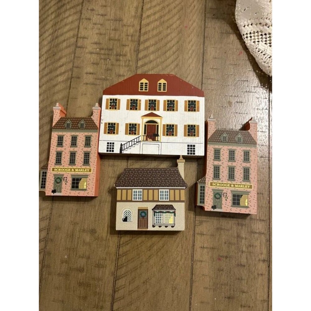 Christmas themes Cat's Meow houses lot